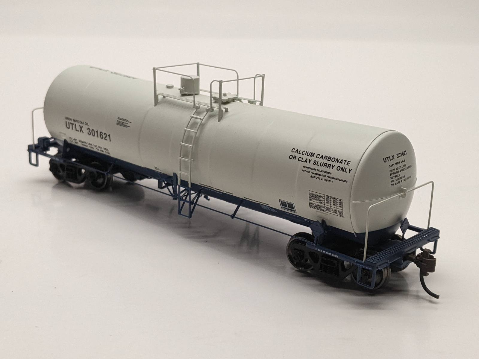 Athearn 94806 HO Calcium Carbonate Clay Tank - Union Tank #UTLX